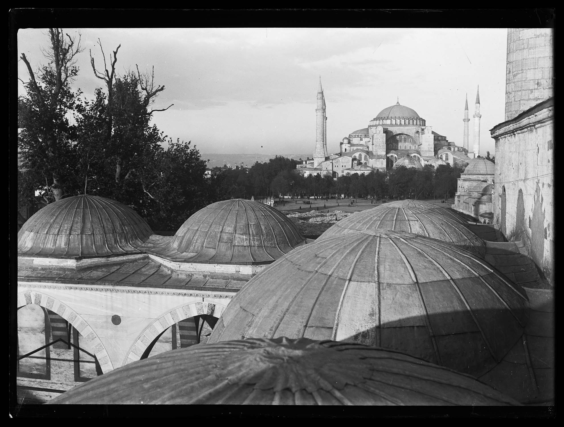 Façade ouest depuis la cour intérieure de la Mosquée bleue